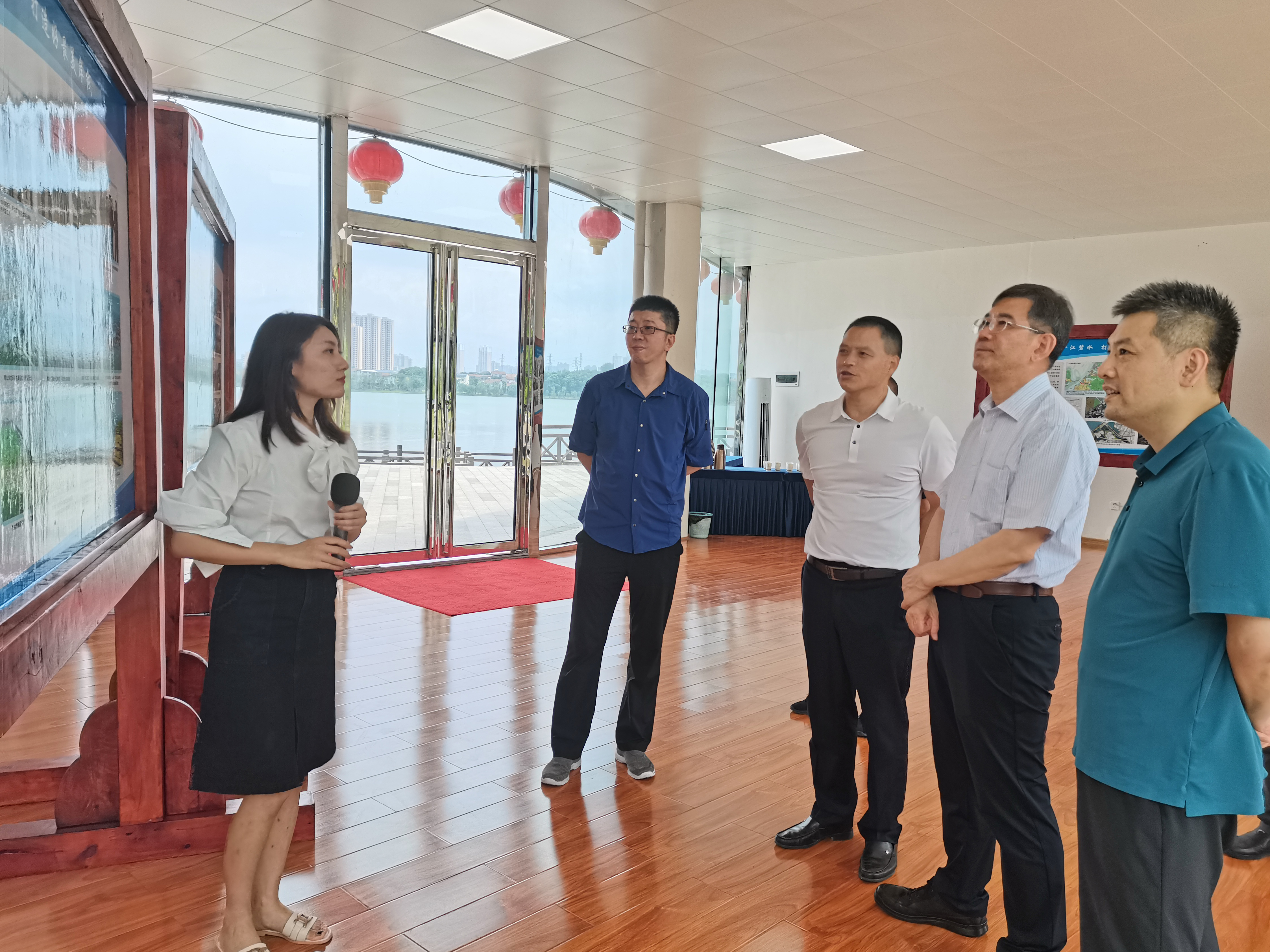 7.21國家開發(fā)銀行考察東風(fēng)湖及己內(nèi)酰胺片區(qū).jpg 7.21國家開發(fā)銀行考察東風(fēng)湖及己內(nèi)酰胺片區(qū).jpg